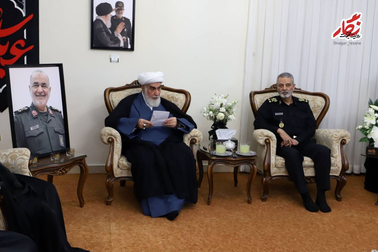 تصاویر: حضور رئیس دفتر رهبر معظم انقلاب در منزل شهید حسین سلامی