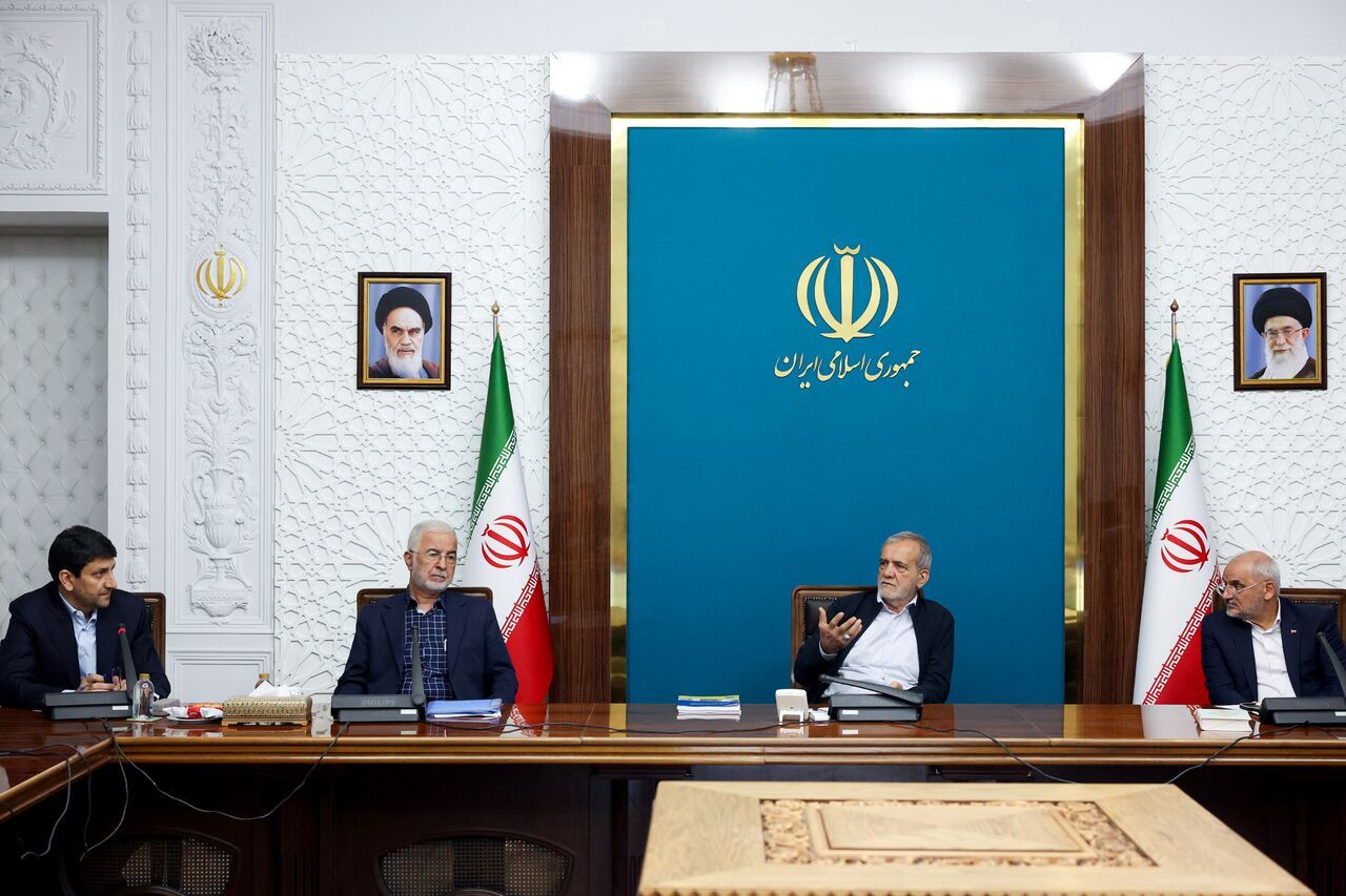 دستور پزشکیان برای اجرای دو پروژه بزرگ ملی/ارائه خدمات به مردم بر مبنای طرحهای «ژئوکد» و «جینف»