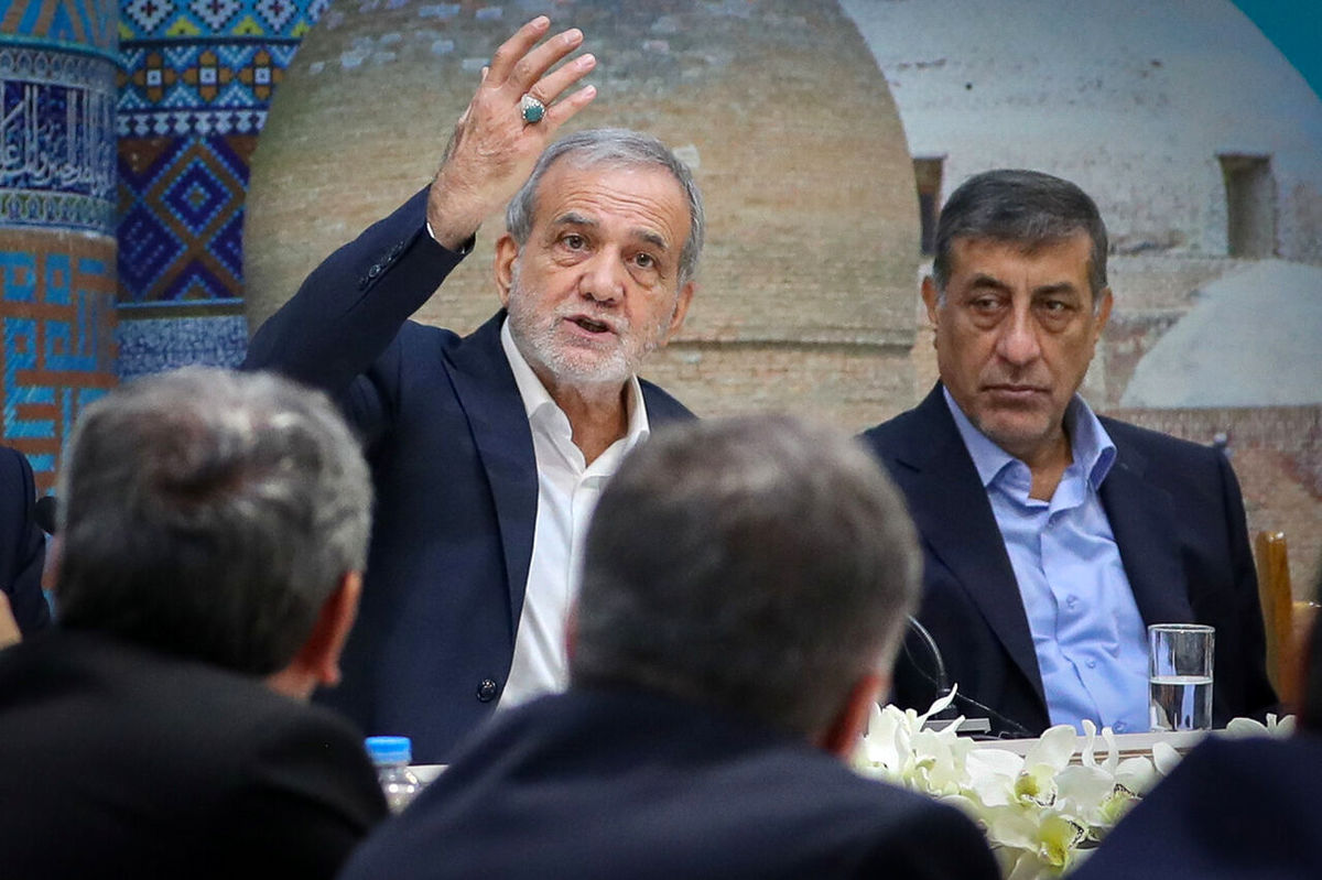 رئیس‌جمهور: اگر مردم به میدان بیایند، هر کاری از دست ما بر می‌آید
