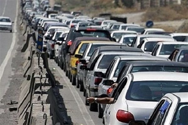 ترافیک سنگین در کندوان و هراز/ ورودی آزادراه تهران به شمال با ترافیک ۲کیلومتری