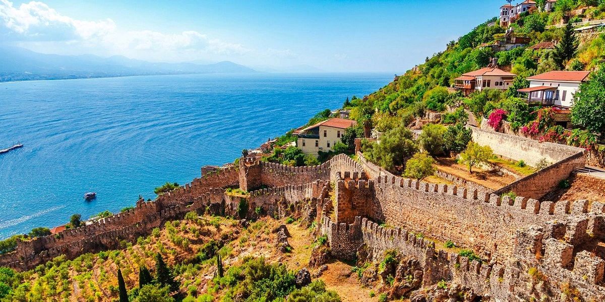 سفر به آنتالیا با تور چقدر تمام می شود؟