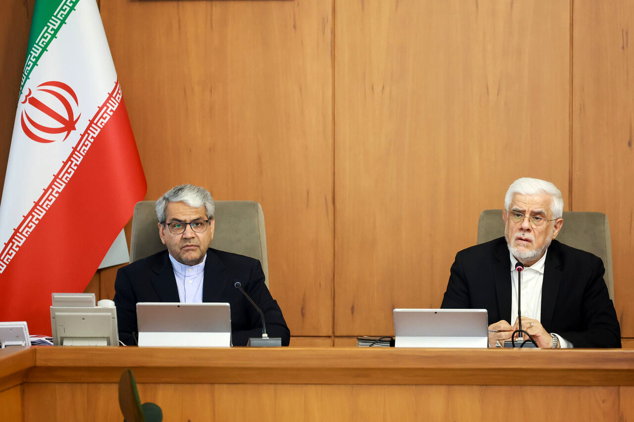 عارف: مواضع شخصی افراد ربطی به دولت ندارد