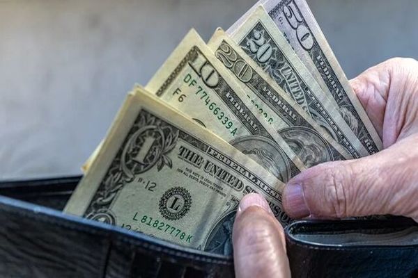 جهش ناگهانی قیمت دلار همه را غافلگیر کرد | قیمت دلار بازار آزاد چند؟