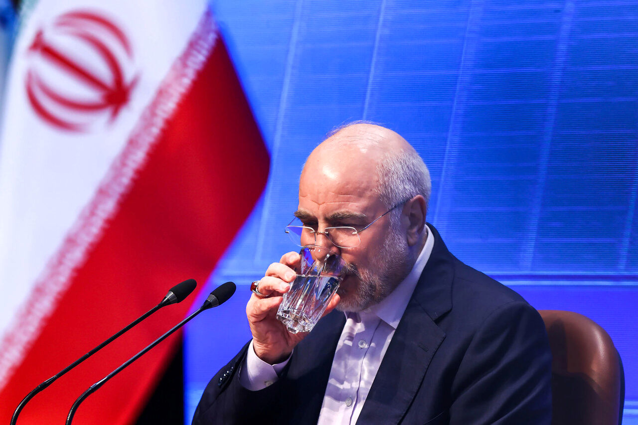 تصاویر: حواشی نشست خبری قالیباف 