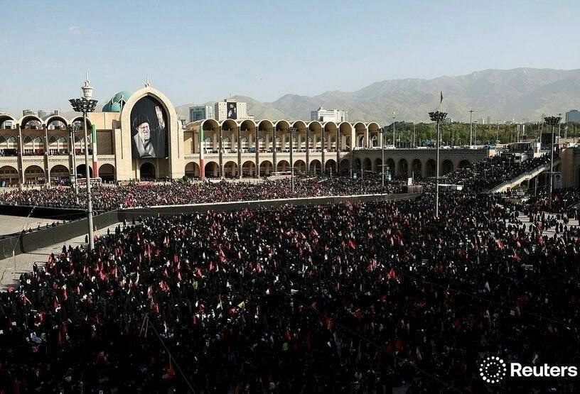 بازتاب مراسم تشییع تاریخی رهبر شهید در رسانه‌های خارجی/ جهان در برابر «رژه پیروزی» ایران تعظیم کرد