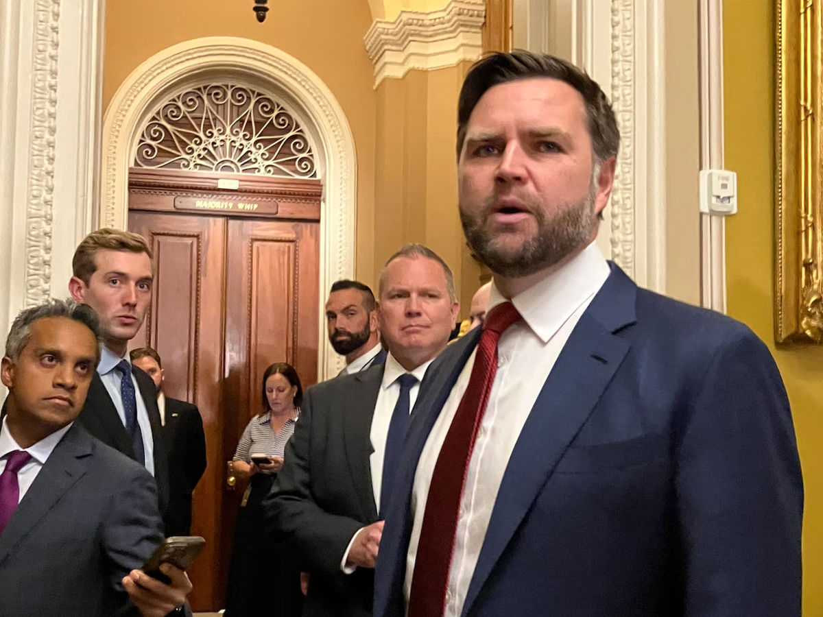 دفاع ونس از سیاست ترامپ در قبال ونزوئلا