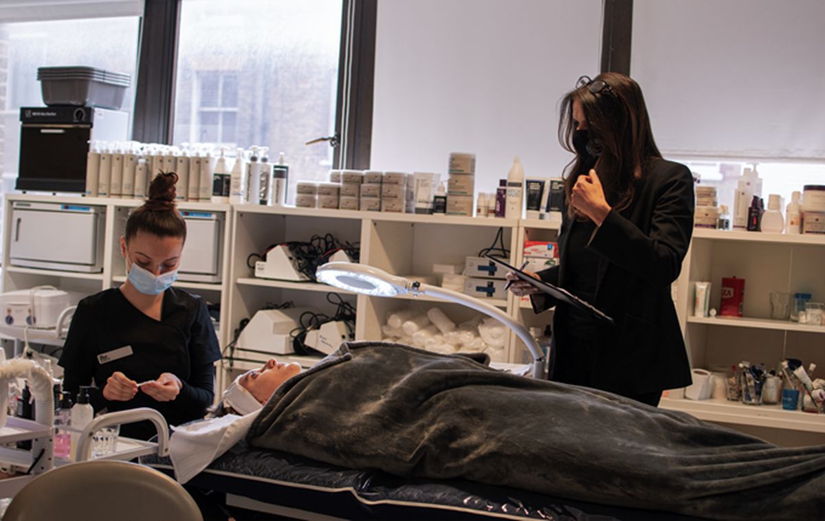 چگونه یک بیوتی تراپیست در تهران ماهانه بیش از ۵۰ میلیون تومان درآمد دارد؟