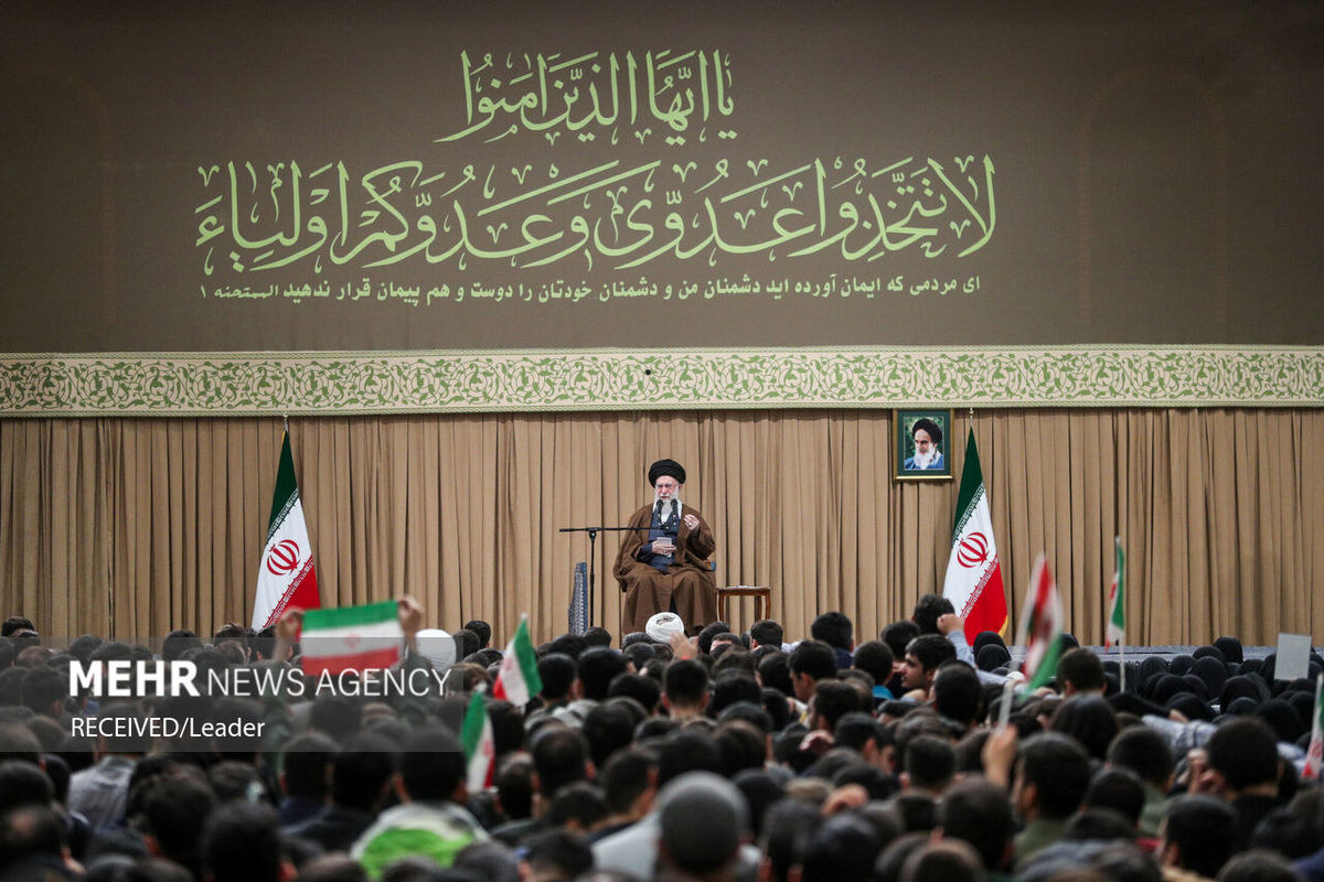 حرف اصلی رهبر انقلاب در دیدار دانش‌آموزان و دانشجویان در آستانه یوم‌الله ۱۳ آبان