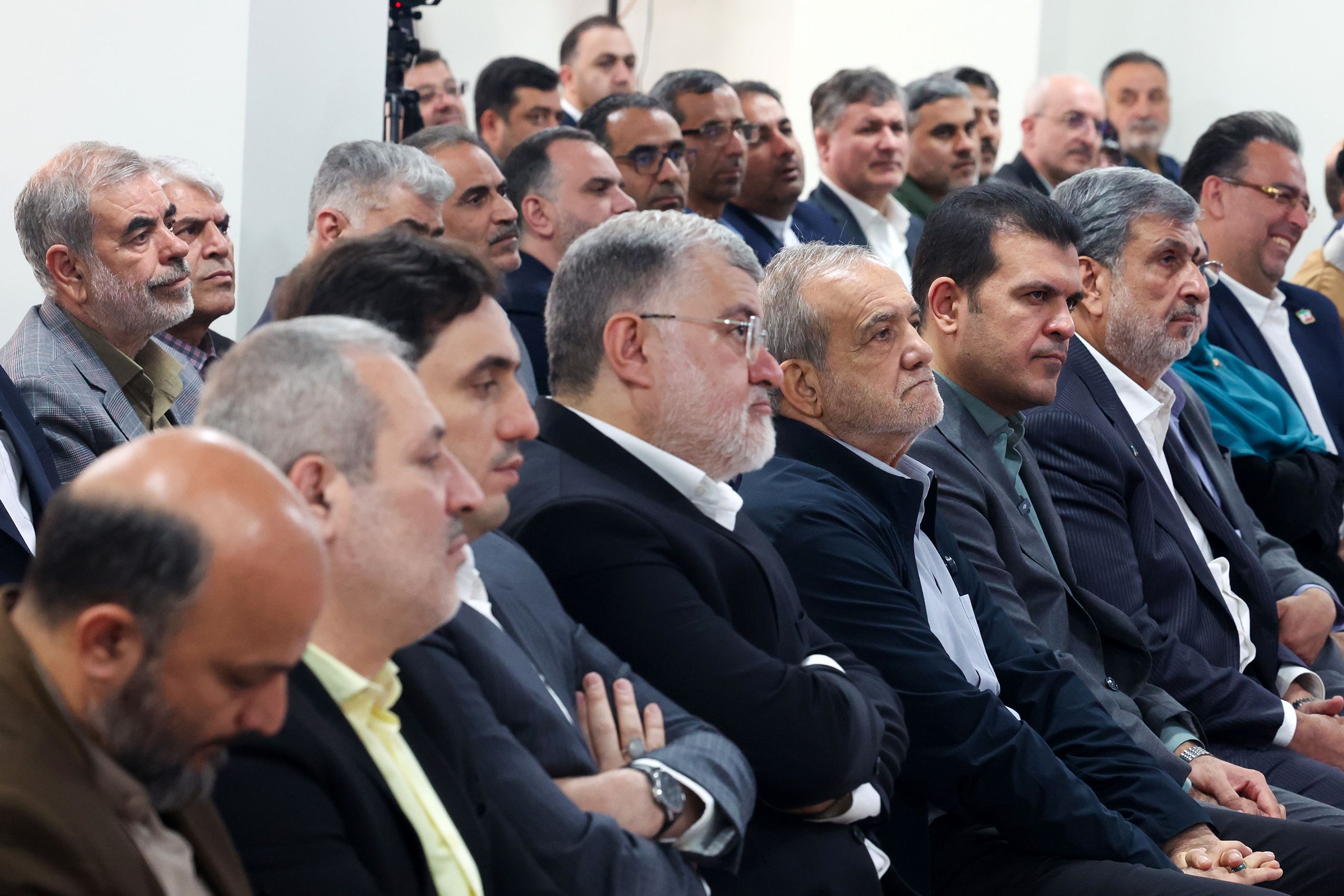 پزشکیان: فرزندانمان را طوری تربیت کنیم که آینده ایران را بسازند