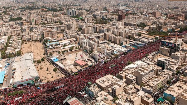 مجری آمریکایی: محبوبیت و احترام آیت‌الله خامنه‌ای باورنکردنی است 