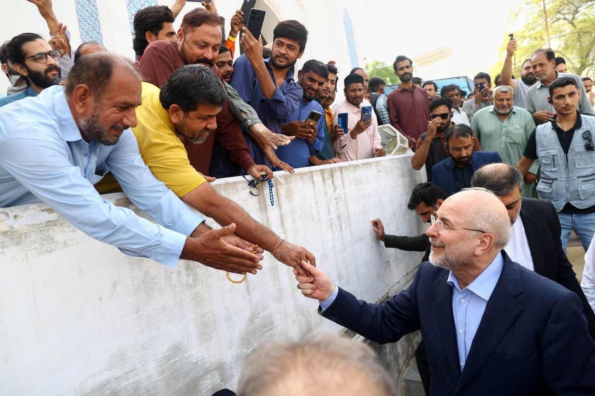 سفر قالیباف به شهر بندری کراچی و شرکت در نماز جمعه این شهر