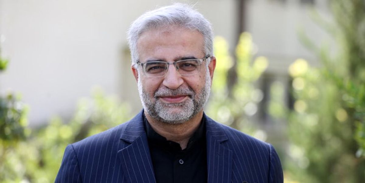 موافقت رهبر انقلاب با ادامه فعالیت زاهدیوفا در وزارت کار
