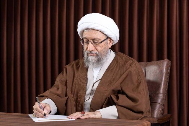 آملی لاریجانی: مسئولان برای بهبود معیشت آموزگاران، همت مضاعف داشته باشند