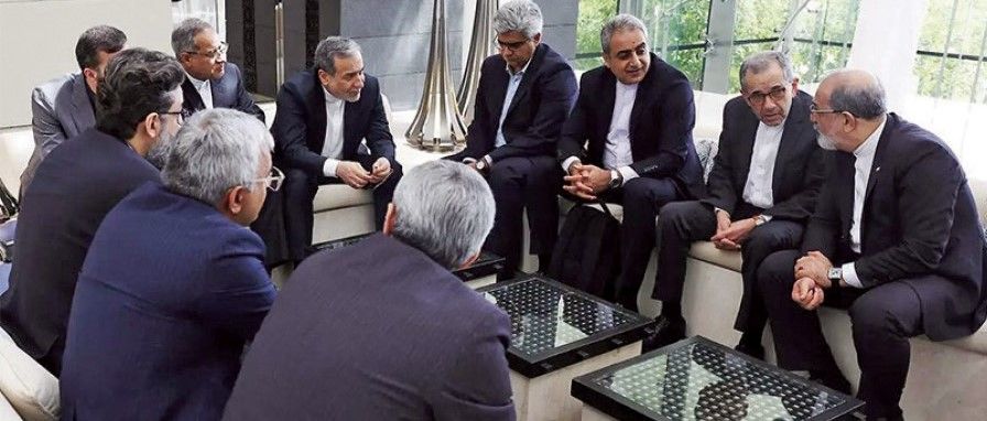  بازگشت به پایتخت ها برای مشورت نهایی