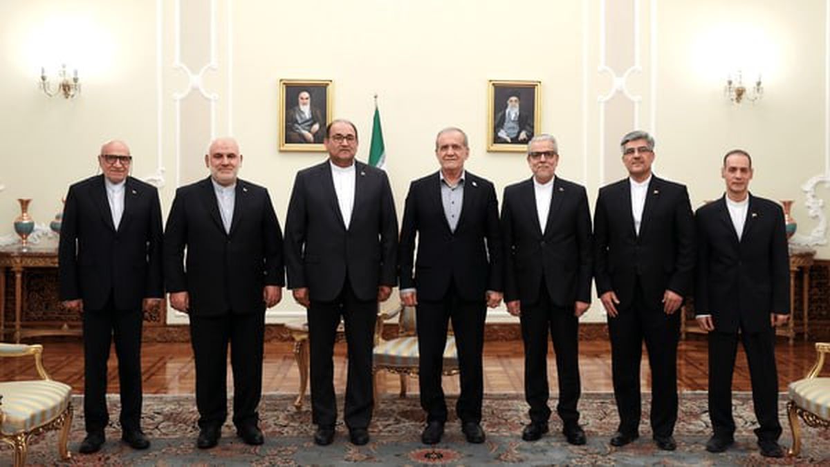 ماموریت پزشکیان به سفرای جدید: تحریم شکن باشید