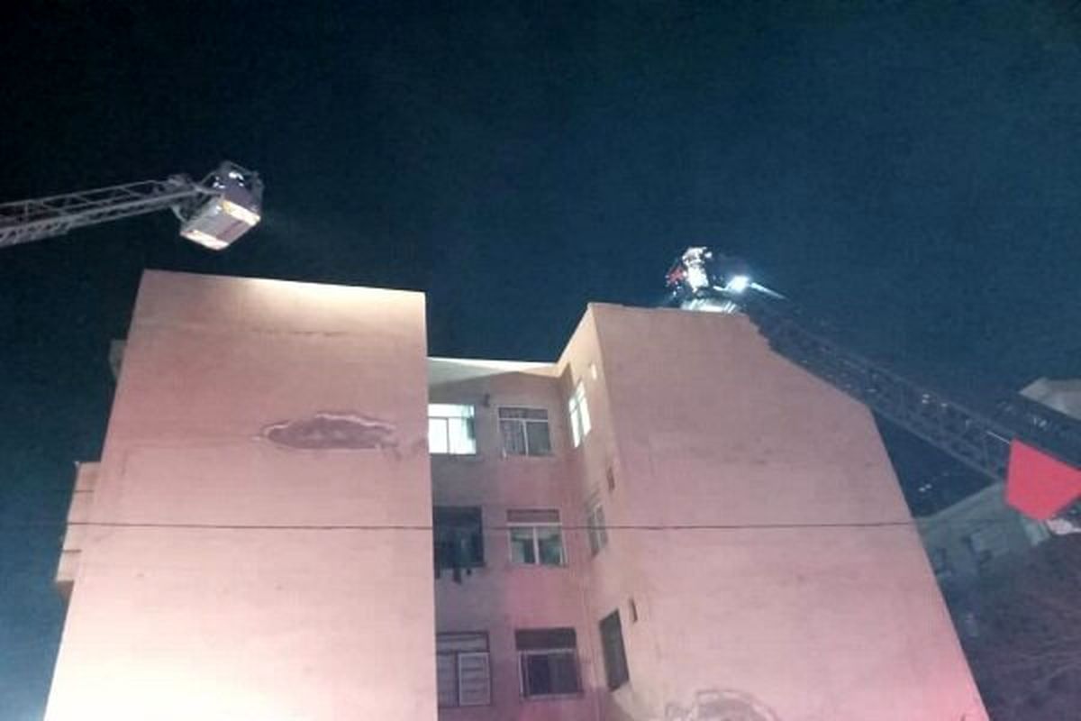 نجات ۷۰ نفر از حریق مجتمع مسکونی ۸۰ واحدی
