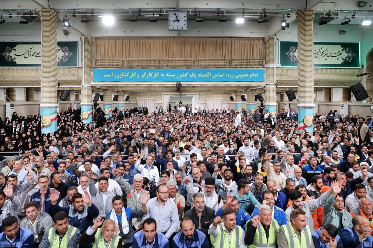 رهبر انقلاب: مصرف تولیدات داخلی باید به یک فرهنگ تبدیل شود