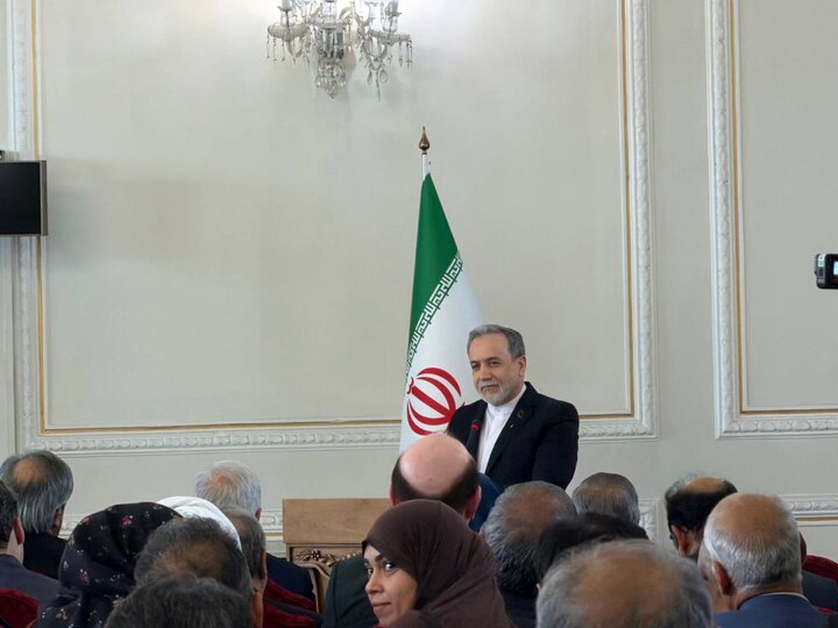 عراقچی: هر جا لازم باشد می‌جنگیم و هر جا لازم باشد مذاکره می‌کنیم