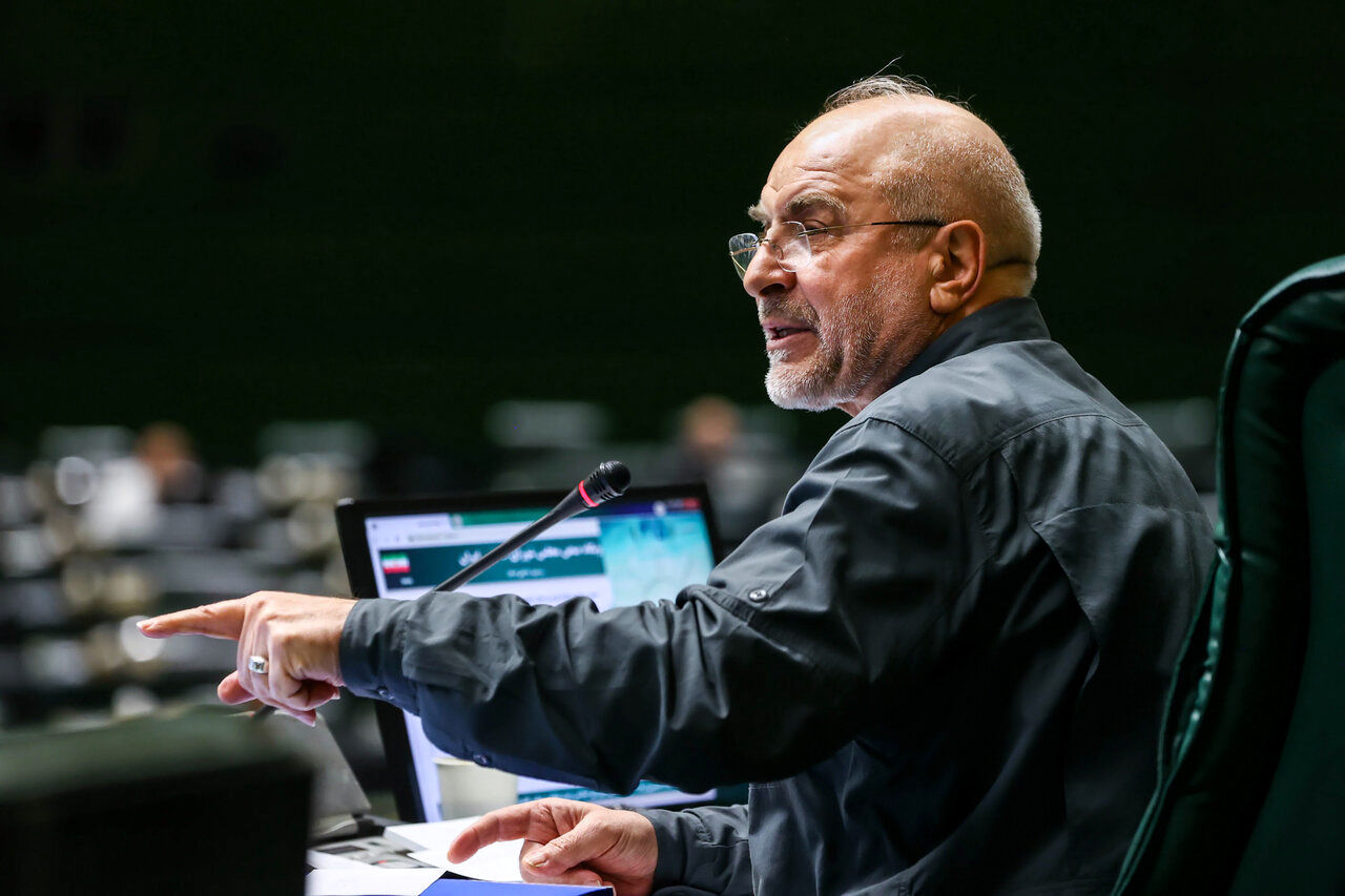 تصاویر: بررسی اجرای برنامه هفتم در مجلس با حضور رئیس جمهور