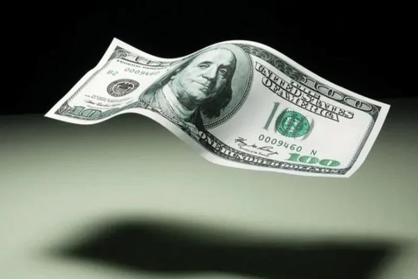 حرکت غیرمنتظره؛ ریزش قیمت دلار امروز ۱۳ آبان! | احتمال سقوط به زیر ۱۰۰ هزار تومان؟