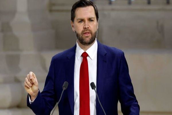 اعتراف ناخواسته معاون ترامپ به مرعوب نشدن ایران