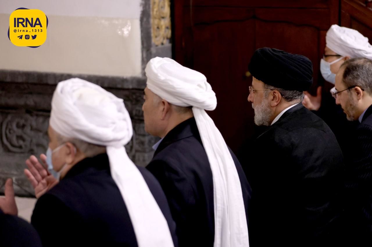 تصاویر: اقامه نماز جماعت و سخنرانی رئیس‌جهور در مسجد تاریخی «دونگ سی» پکن
