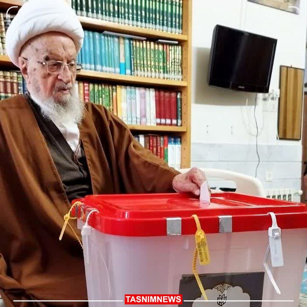 آیتالله مکارم شیرازی رأی خود را به صندوق انداخت