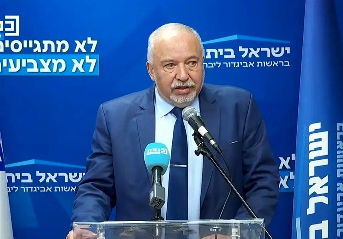 لیبرمن: اگر نتانیاهو عاقل بود فورا استعفا میکرد