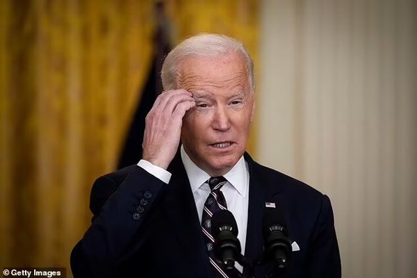 بایدن هنوز فکر می‌کند رئیس‌جمهور است!