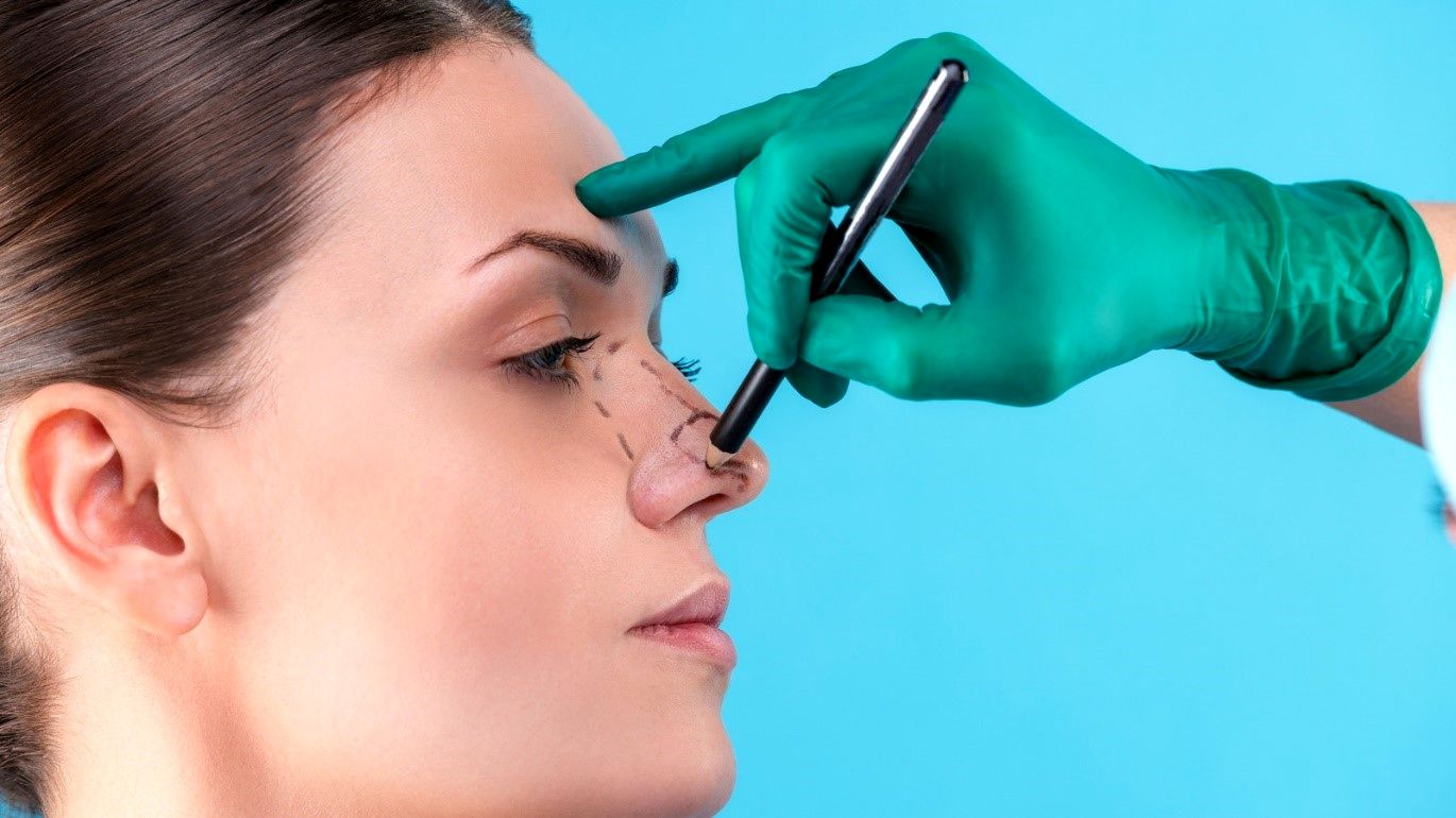 بدون جراحی به بینی زیبایی که همیشه آرزویش را داشتید برسید