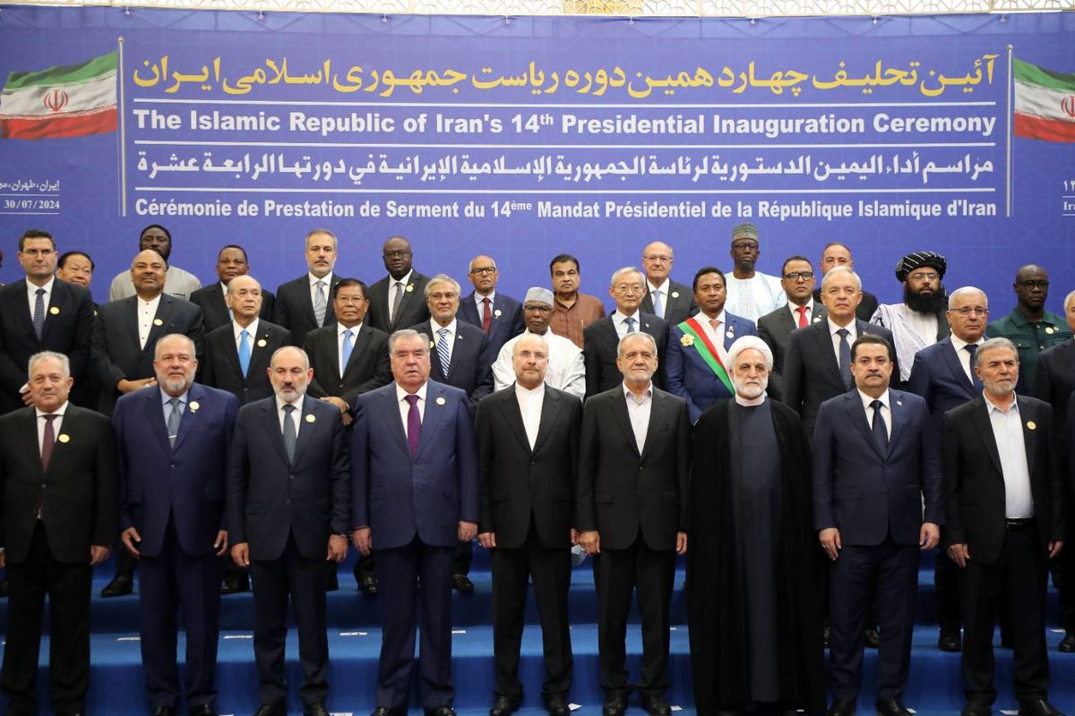 عکس یادگاری سران قوای جمهوری اسلامی به همراه سران سیاسی کشورهای میهمان 