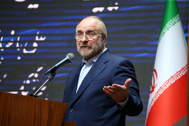 بازدید رئیس مجلس از نمایشگاه بین‌المللی نفت و گاز + فیلم