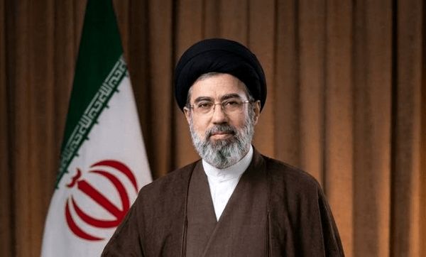 فضائلی: اطرافیان به دلیل پرکاری رهبر انقلاب جا می‌مانند