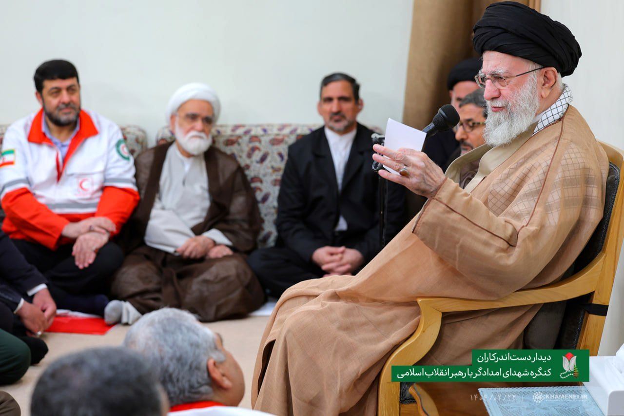 تصاویر دیدار اعضای ستاد برگزاری همایش ملّی بزرگداشت شهدای امدادگر با رهبر انقلاب