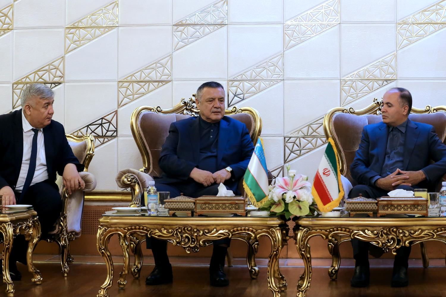 تصاویر استقبال از رئیس مجلس قانون‌گذاری ازبکستان 