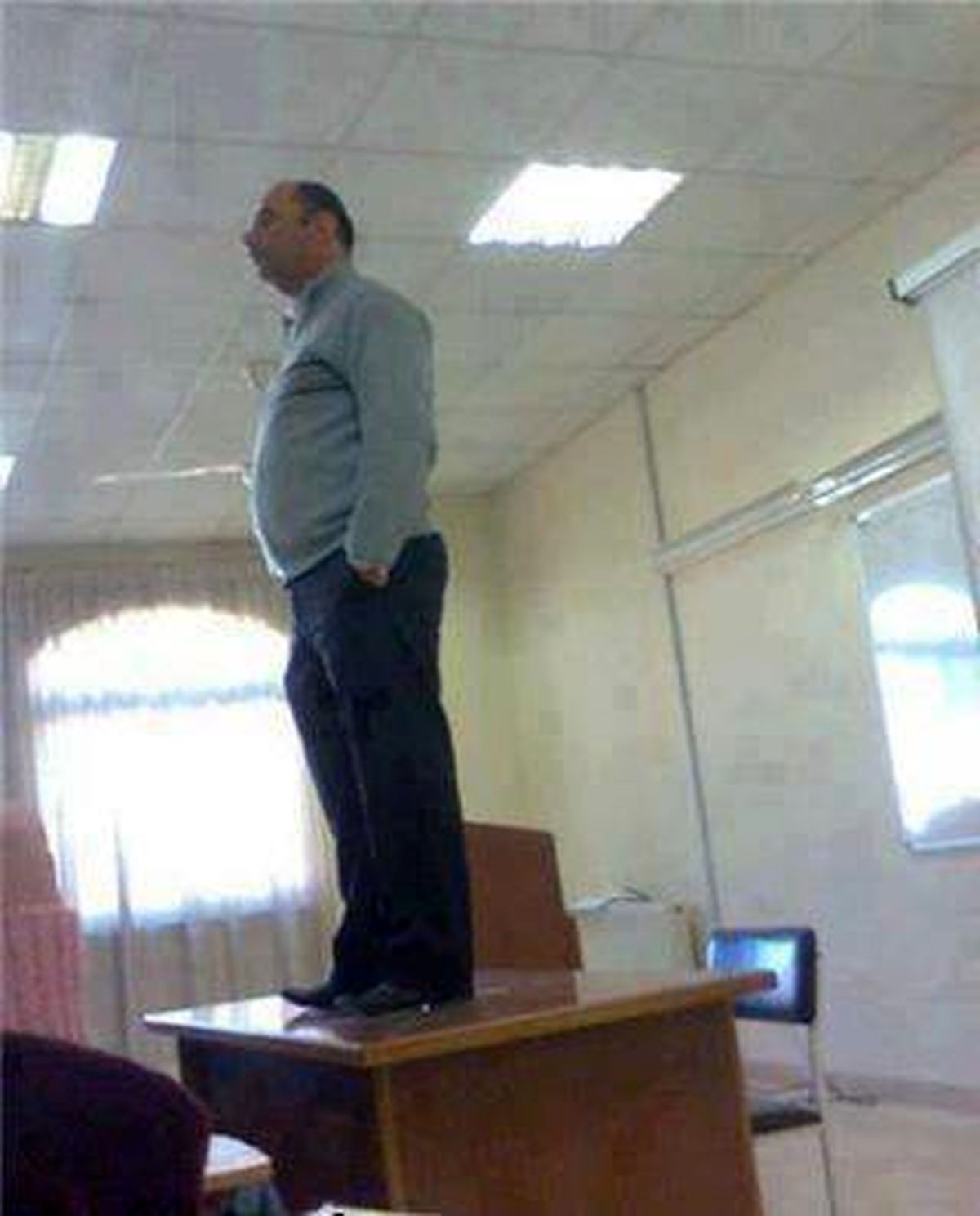 عکس/ به این میگن مراقب امتحان!