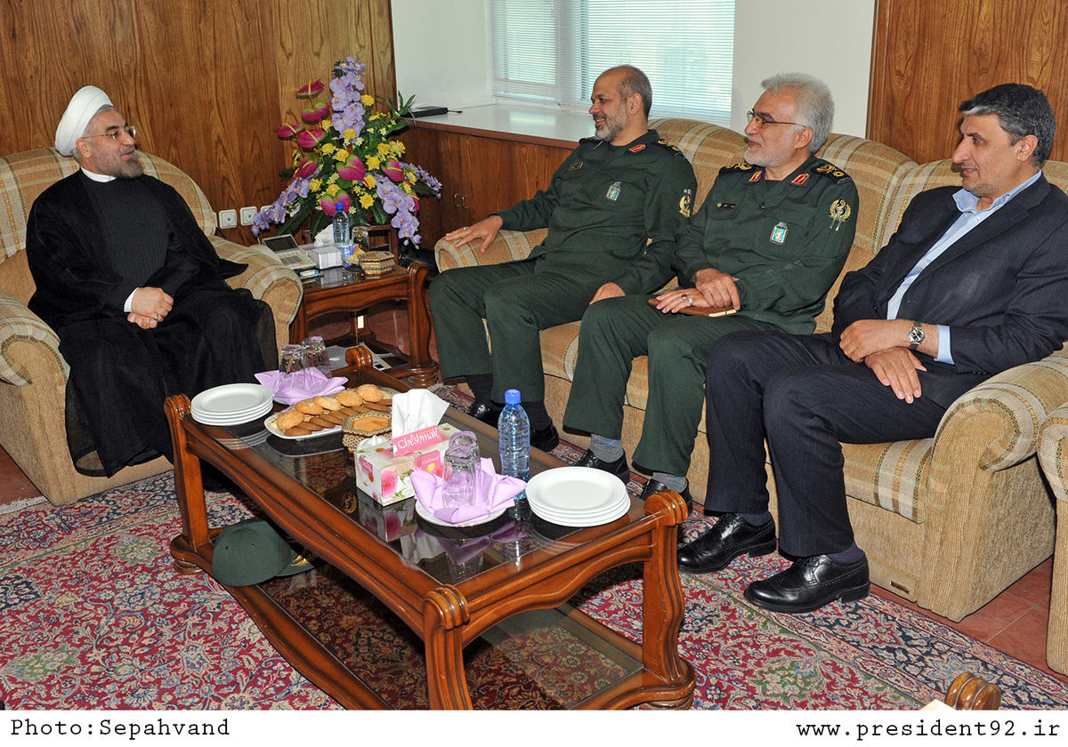 عکس/ دیدار وزیر دفاع با روحانی