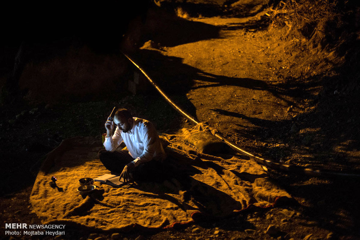 گزارش تصویری: گذران زندگی یک روحانی با ماهی‌گیری