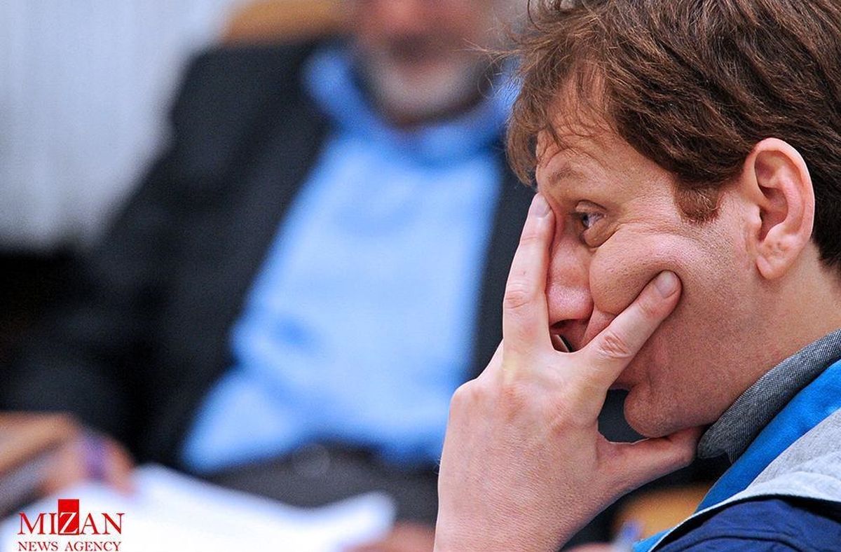 عکس: ژست بابک زنجانی در دادگاه امروز