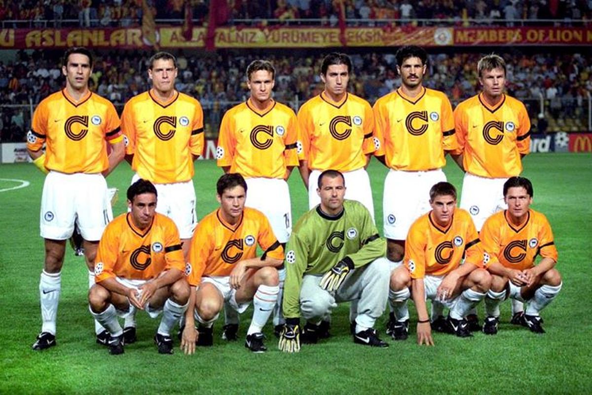 عکس/ دایی در لباسی که کمتر دیده شد