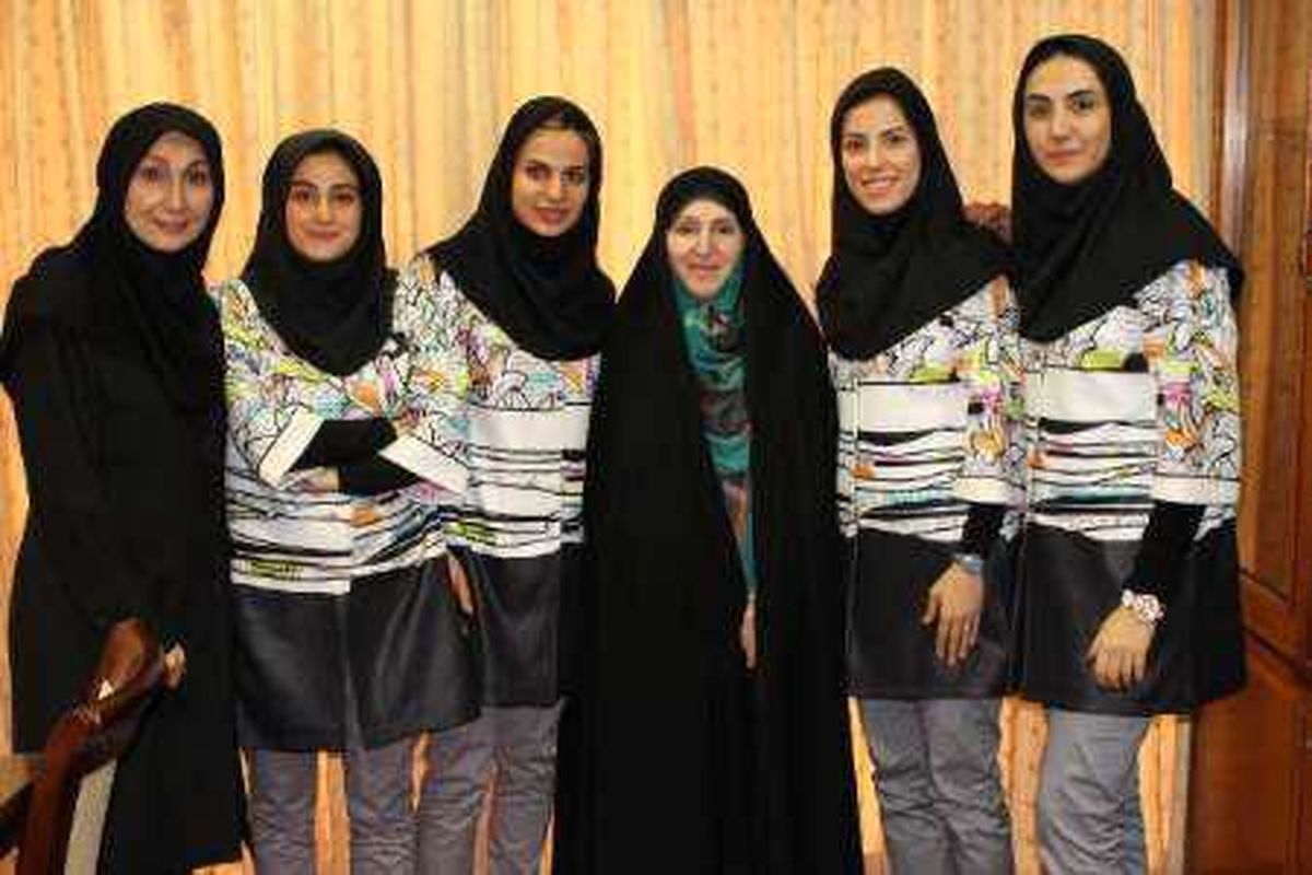 عکس: پوشش دختران تیم ملی تنیس روی میز در دیدار با افخم