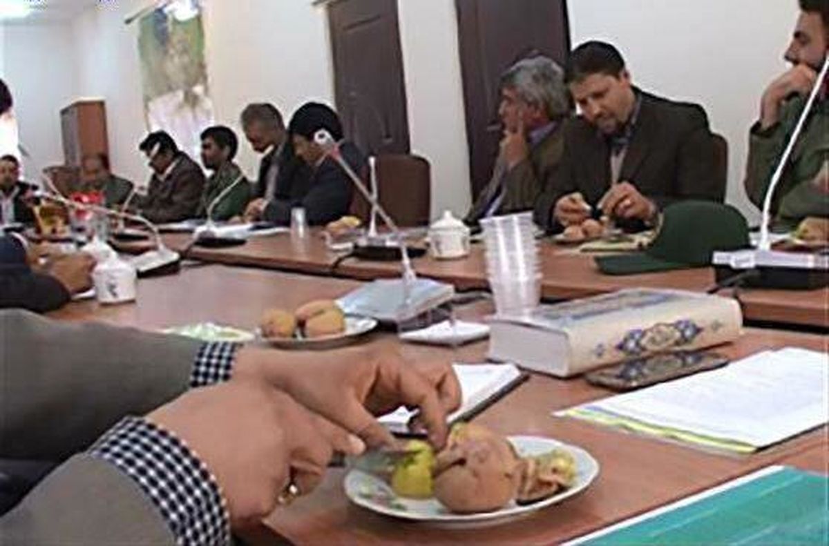 پذيرايي با سيب زميني در فرمانداری +عکس