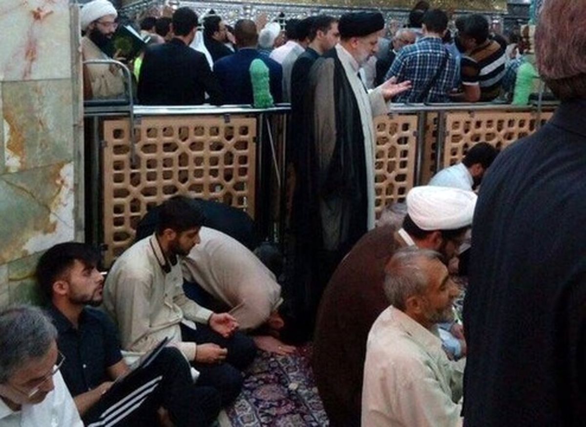 عکس: نماز رئیس قوه قضائیه در حرم معصومه (س)