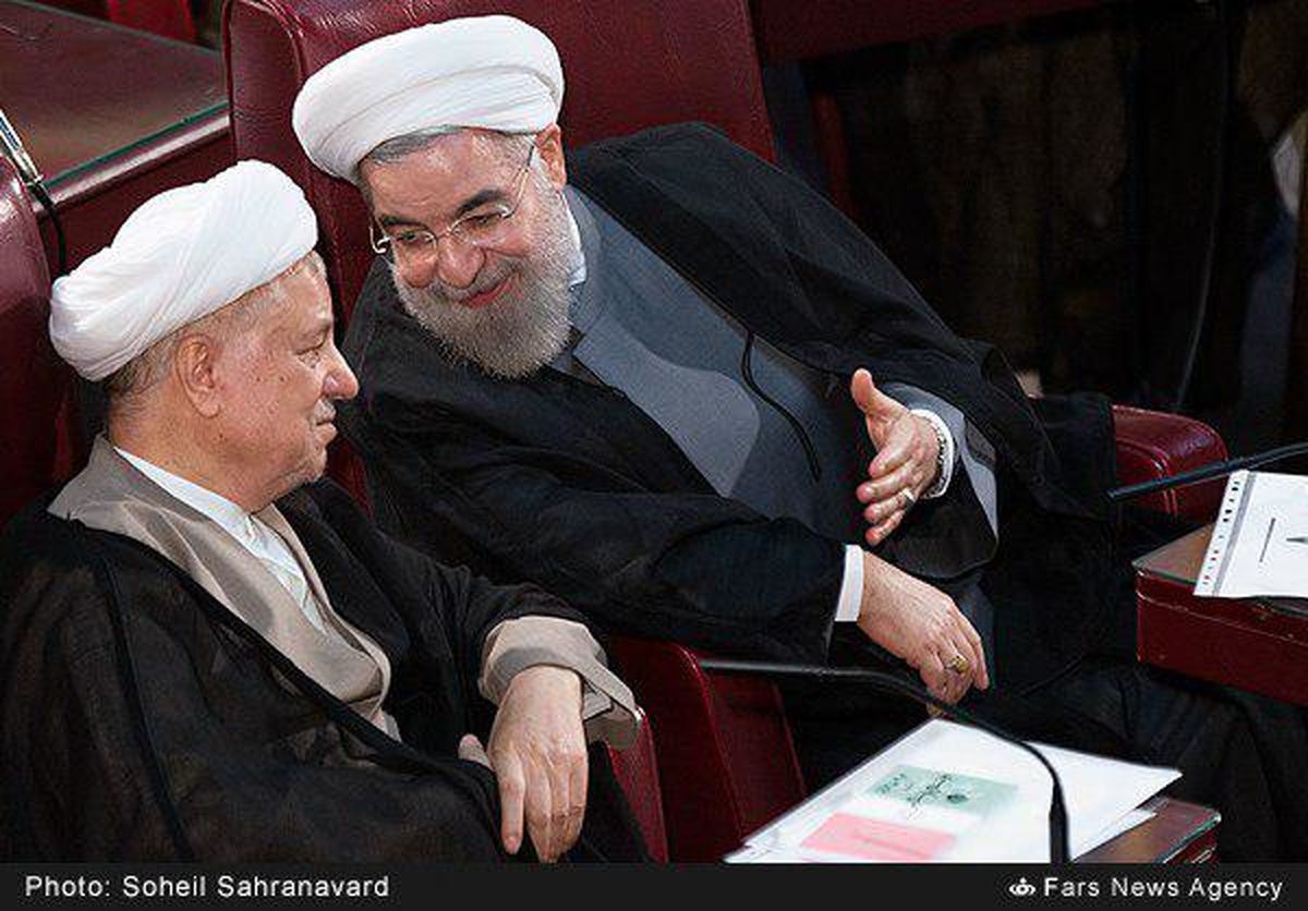 عکس: صحبت های درگوشی هاشمی و روحانی