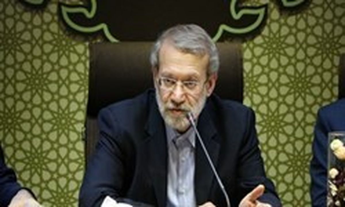 انتقاد لاریجانی از عدم تفویض اختیارات وزرا به استانها