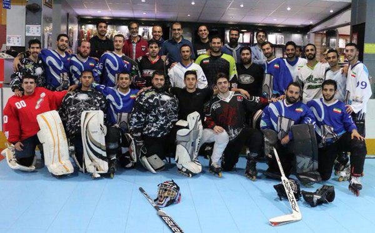 وزیر بهداشت درمیان ملی پوشان هاکی +عکس