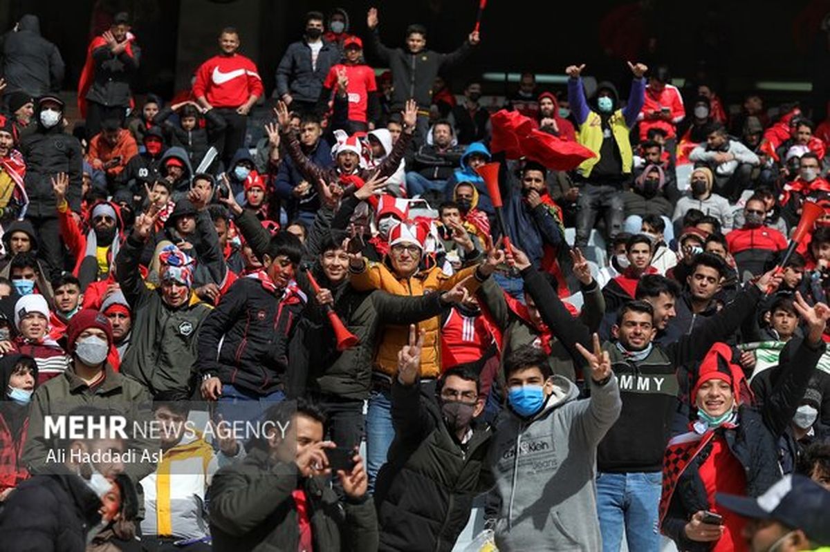 حواشی دربی/اقدام عجیب مدیرعامل پرسپولیس قبل از شروع دربی/جانباز پرسپولیسی با پُرتره یحیی آمد/حمله بیسابقه گلمحمدی به داور