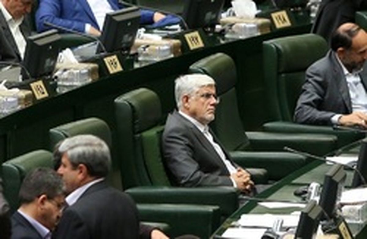 صادق زیبا کلام: عارف در سوئیس زندگی می کند