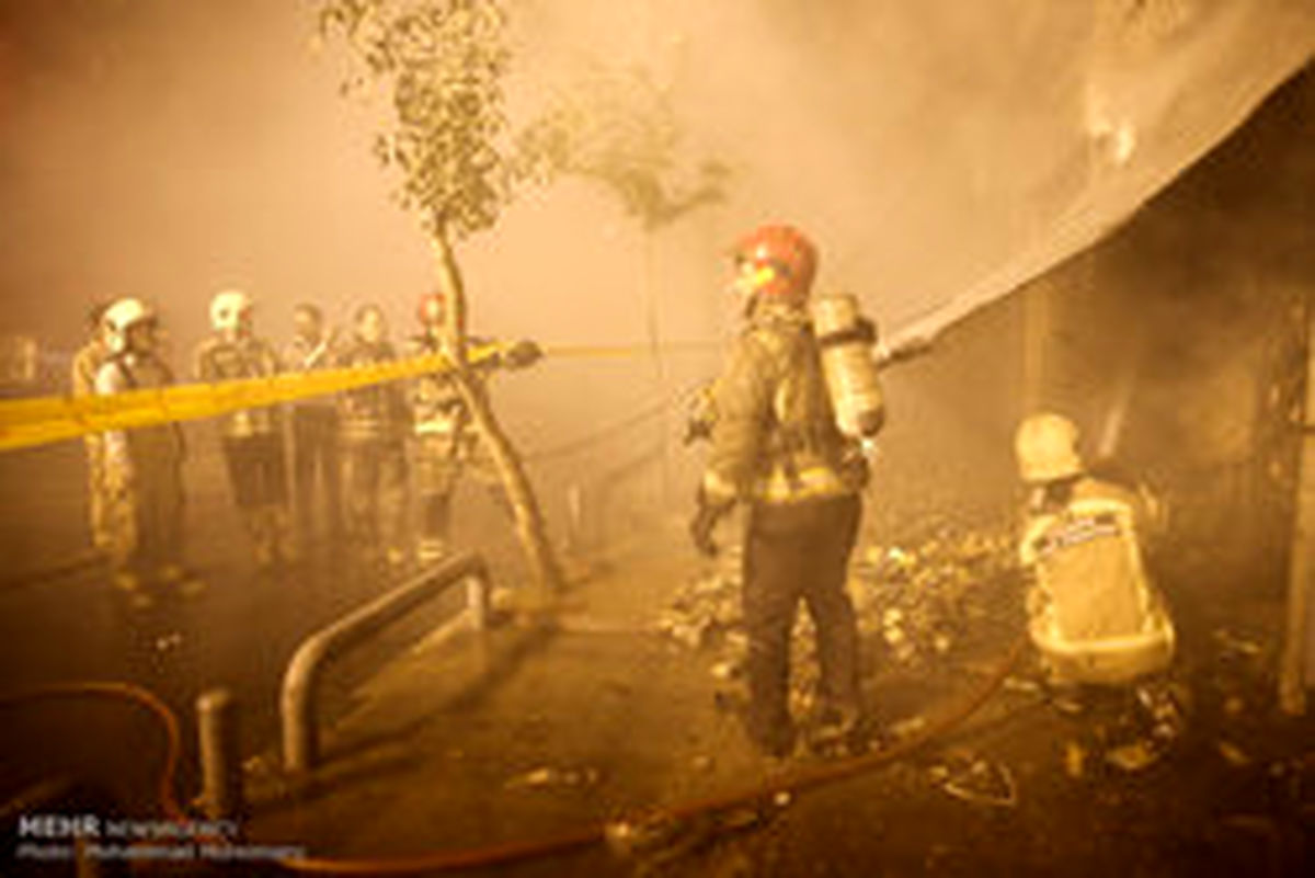 آتش کارخانه تولید رنگ در جاده کرج خاموش شد