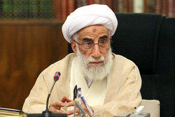آیت الله جنتی: آمریکاییها روی مشکلات معیشتی ما متمرکز شده اند